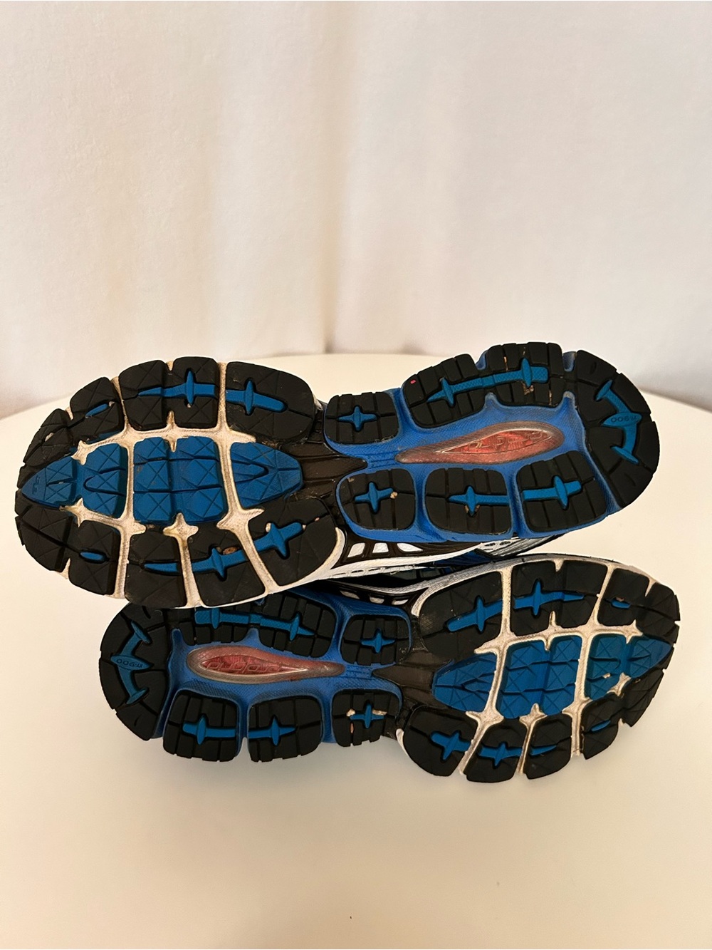 Saucony Men’s White, Black and Blue Running Sneakers - Picture 6 of 9